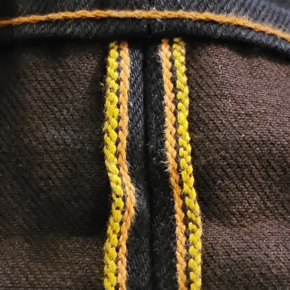 SoSo Selvedge Heavyweight Raw Denim (22oz) - Picture 9 of 15
